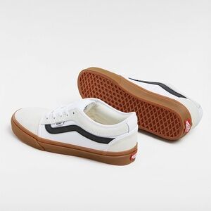 Vans White with Gum Sole - Chukka Low Sidestripe